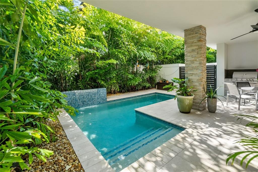 CURVE OFF LAS OLAS - Residential