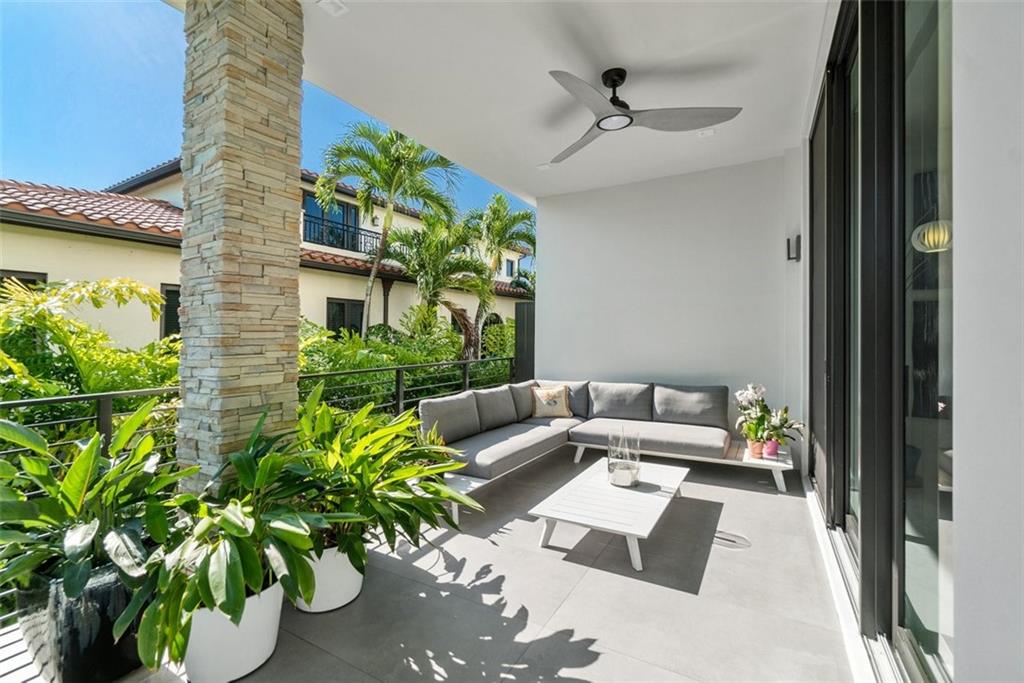 CURVE OFF LAS OLAS - Residential