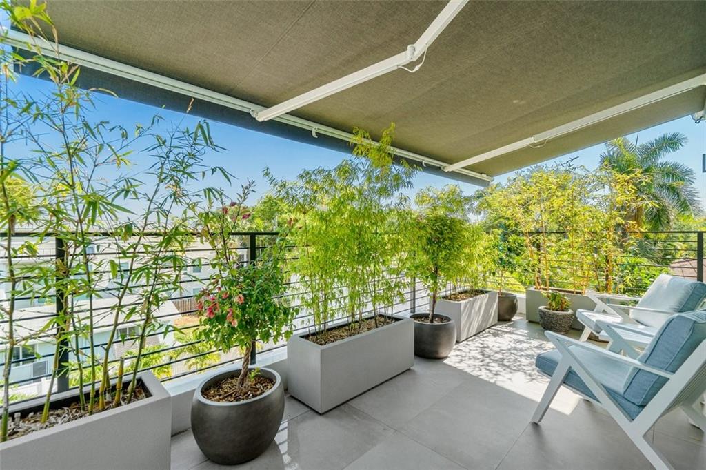 CURVE OFF LAS OLAS - Residential