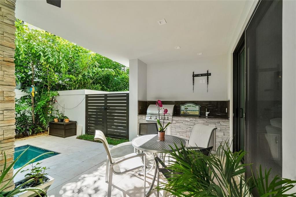 CURVE OFF LAS OLAS - Residential