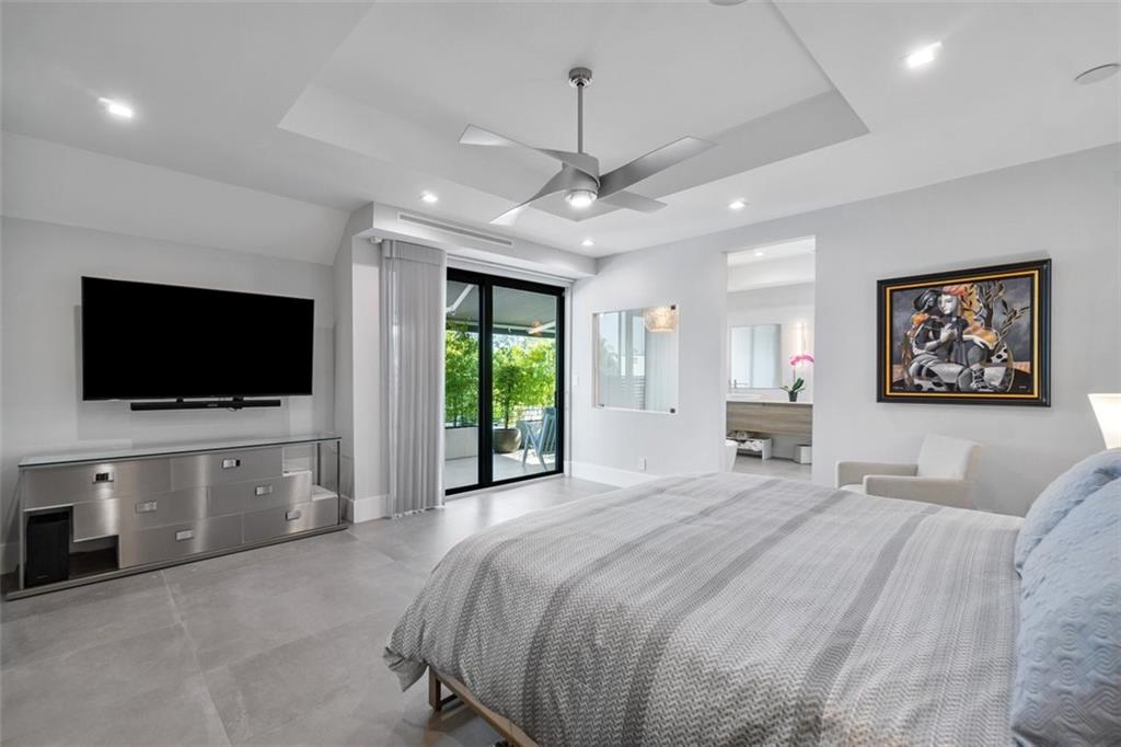 CURVE OFF LAS OLAS - Residential