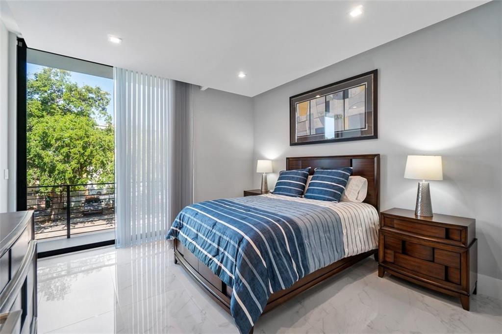 CURVE OFF LAS OLAS - Residential