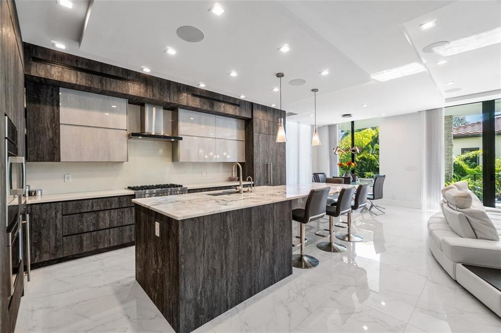 CURVE OFF LAS OLAS - Residential