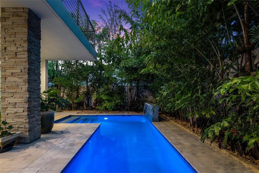 CURVE OFF LAS OLAS - Residential