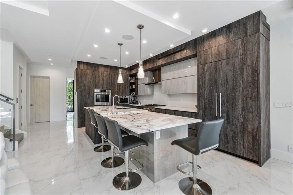 CURVE OFF LAS OLAS - Residential