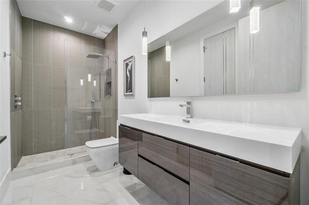 CURVE OFF LAS OLAS - Residential