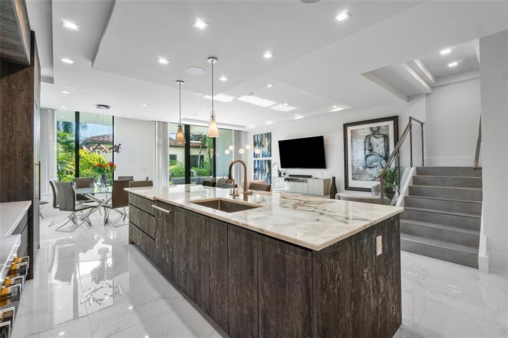 CURVE OFF LAS OLAS - Residential