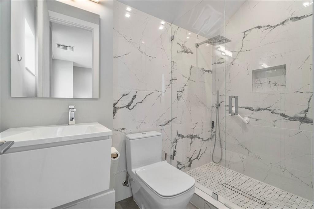 CURVE OFF LAS OLAS - Residential