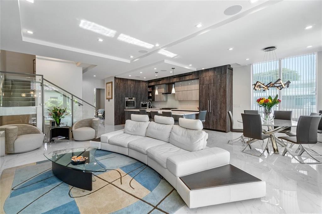 CURVE OFF LAS OLAS - Residential