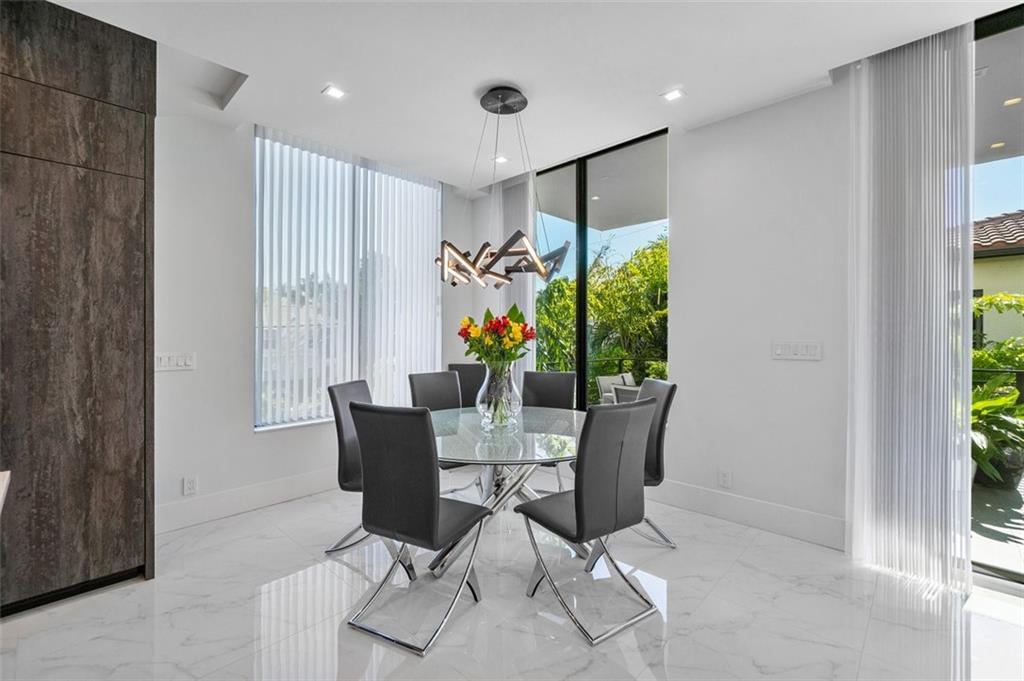 CURVE OFF LAS OLAS - Residential