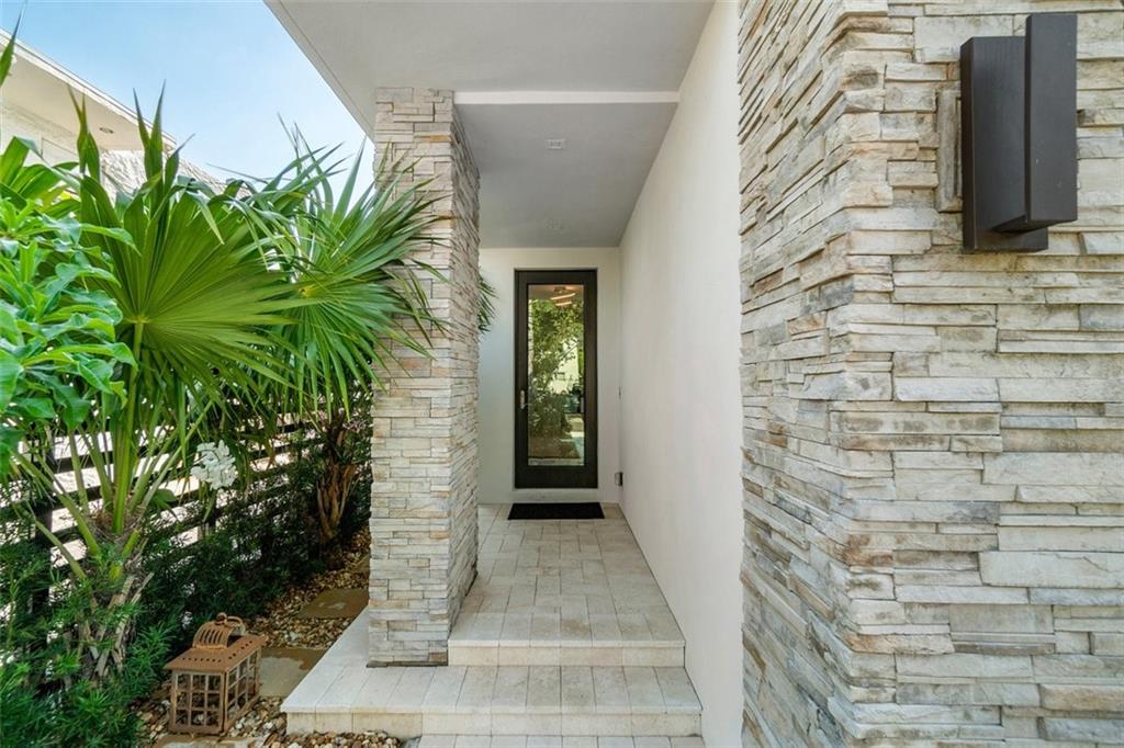 CURVE OFF LAS OLAS - Residential