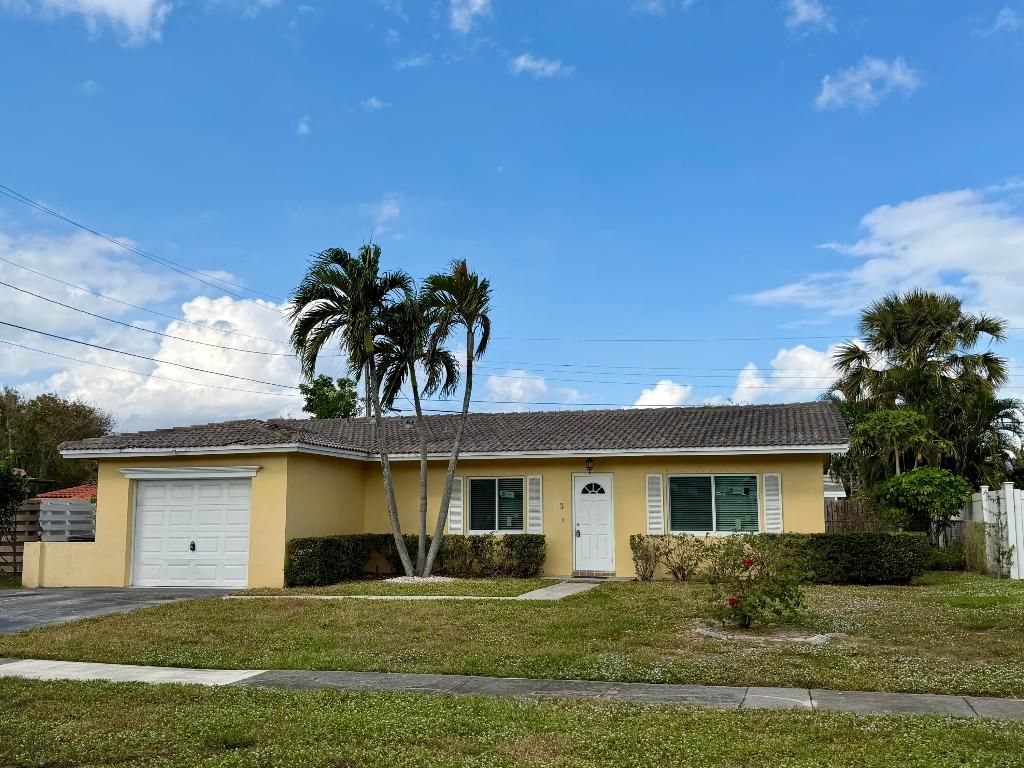 Photo of 3 Forest Hills Lane, Boca Raton, FL 33431 (MLS # R11143223)