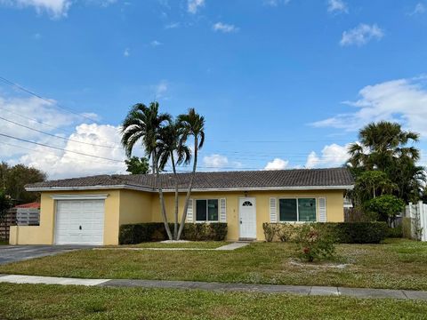 Photo of 3 Forest Hills Lane, Boca Raton, FL 33431 (MLS # R11143223)