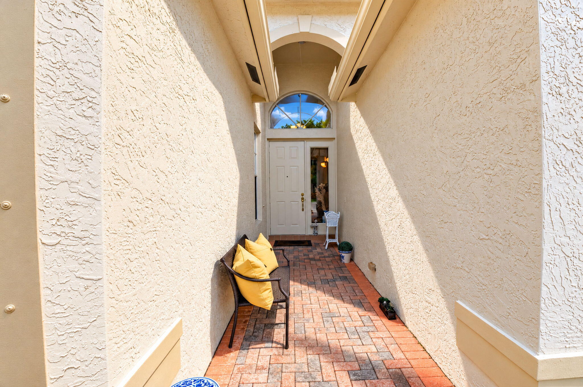 6874 Venidita Beach Drive