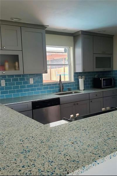 STIRLING LAKE - Residential