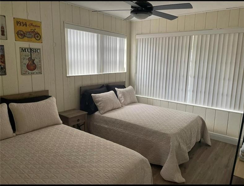 STIRLING LAKE - Residential