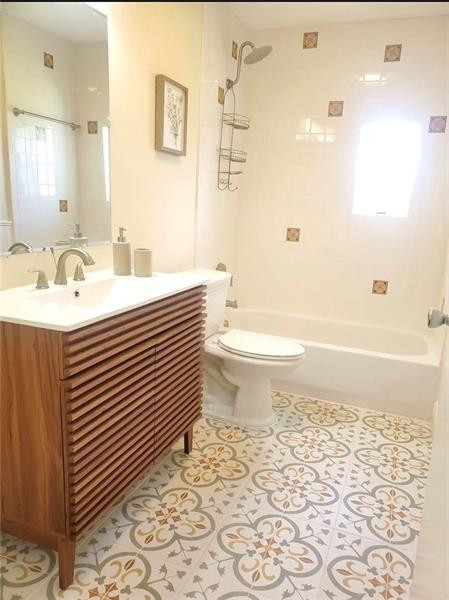 STIRLING LAKE - Residential