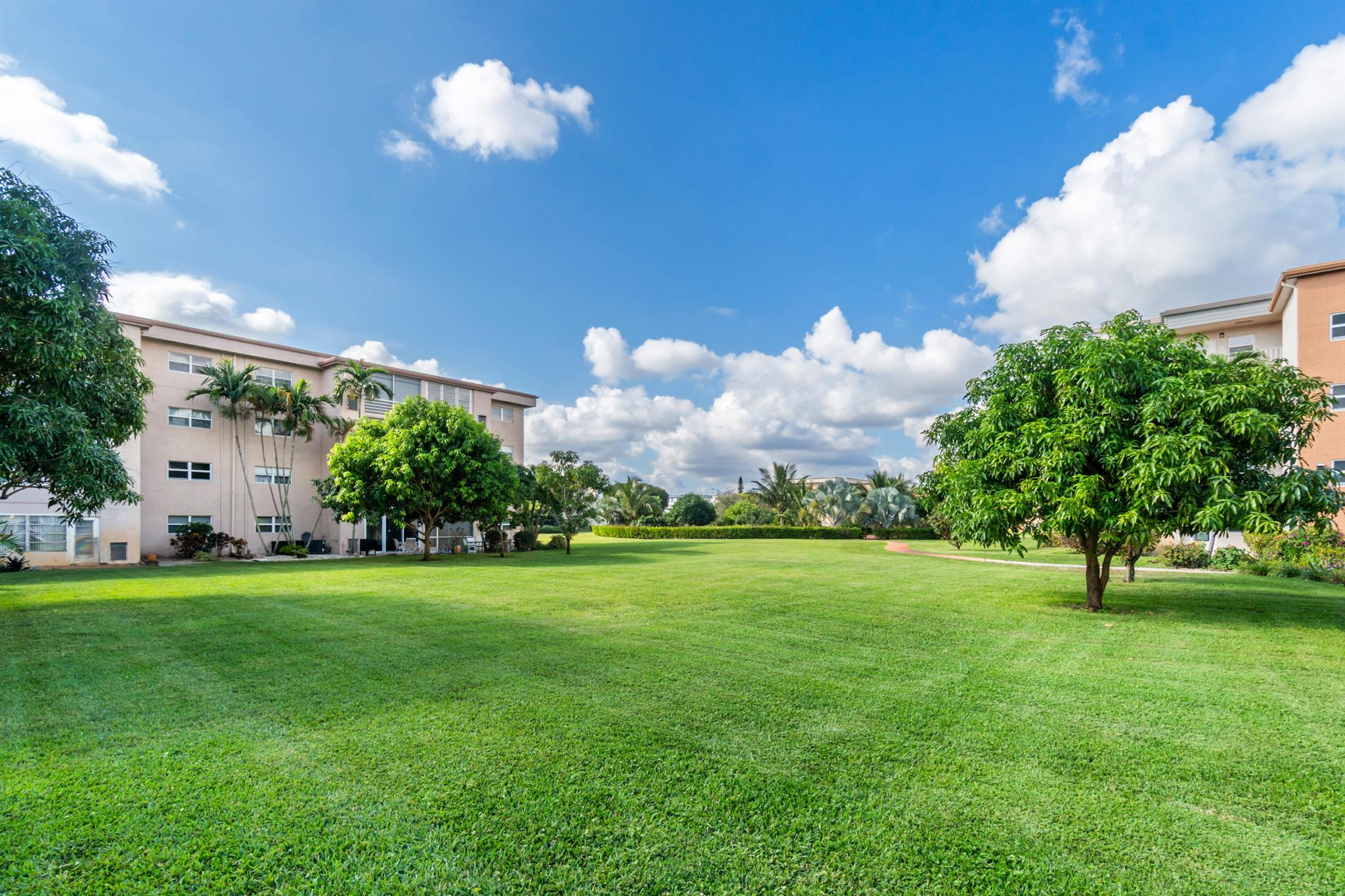 VILLAGE ROYALE ON THE GRE - Residential