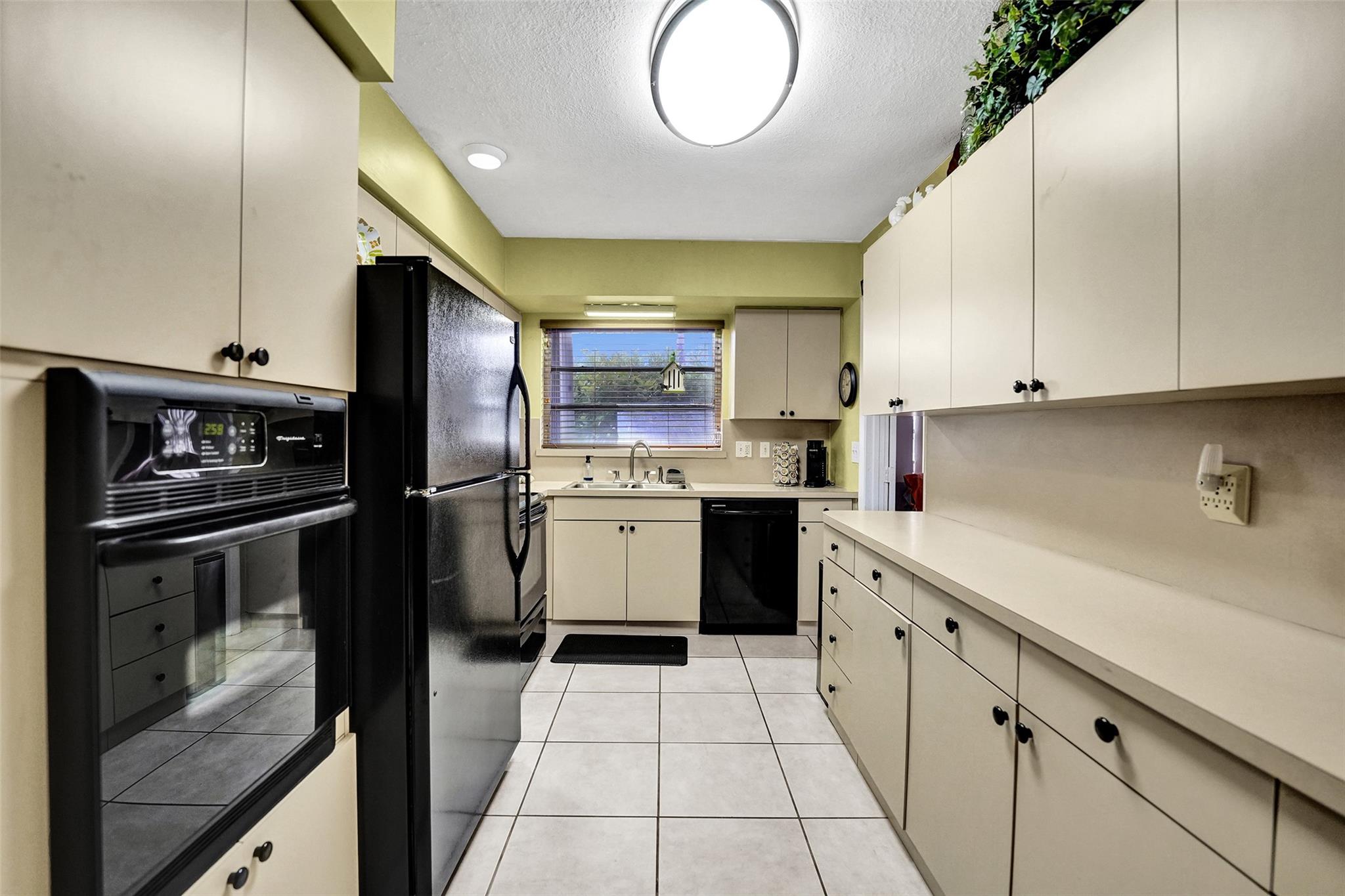 Hollywood Hills Amd 6-31 - Residential