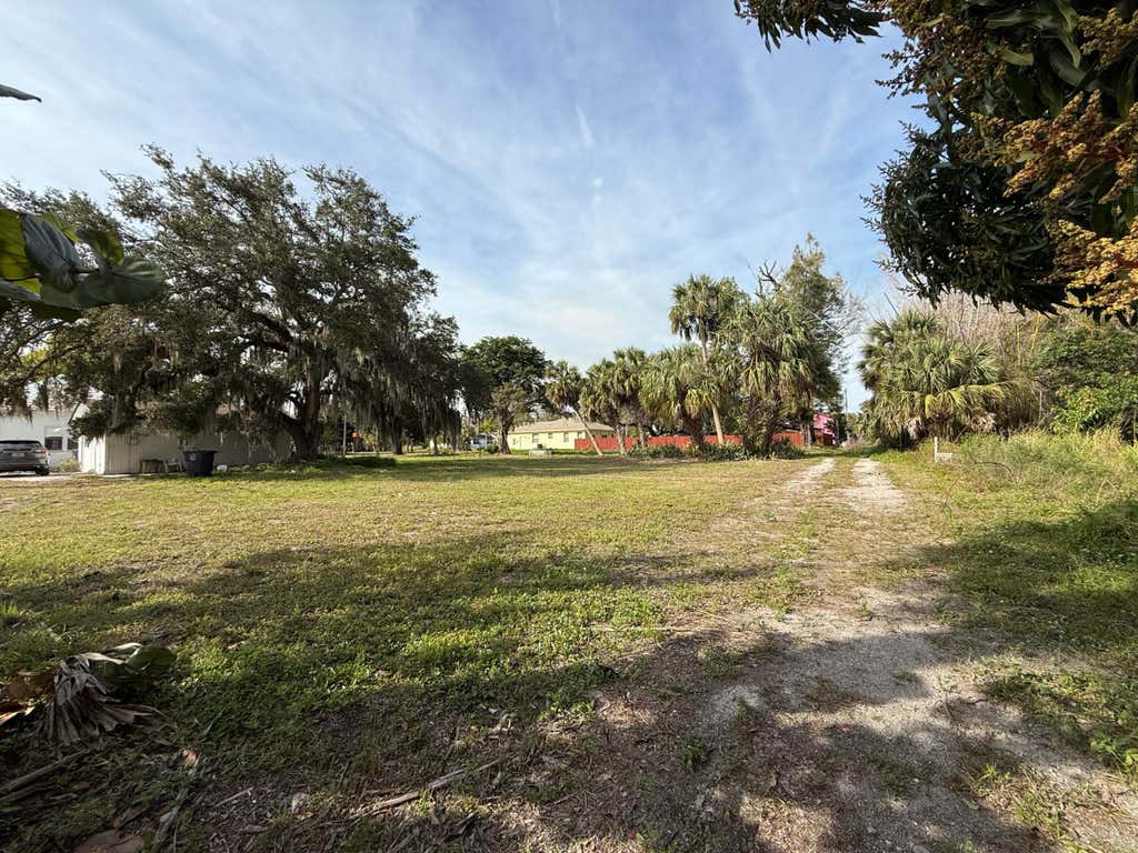 Photo of 110 N 12TH N Street, Fort Pierce, FL 34950 (MLS # B26059142)