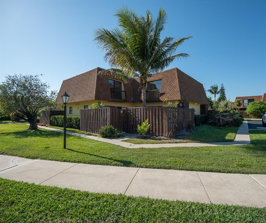 Photo of 110 N Delaware Boulevard N #19c, Jupiter, FL 33458 (MLS # R10707812)