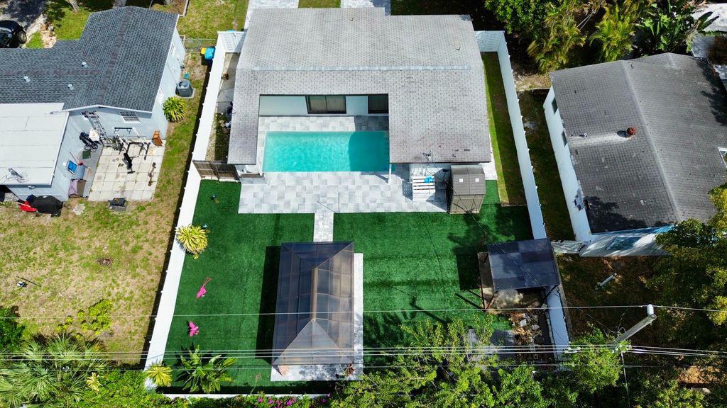 Photo of 210 Ocean Parkway, Boynton Beach, FL 33435 (MLS # B26009693)