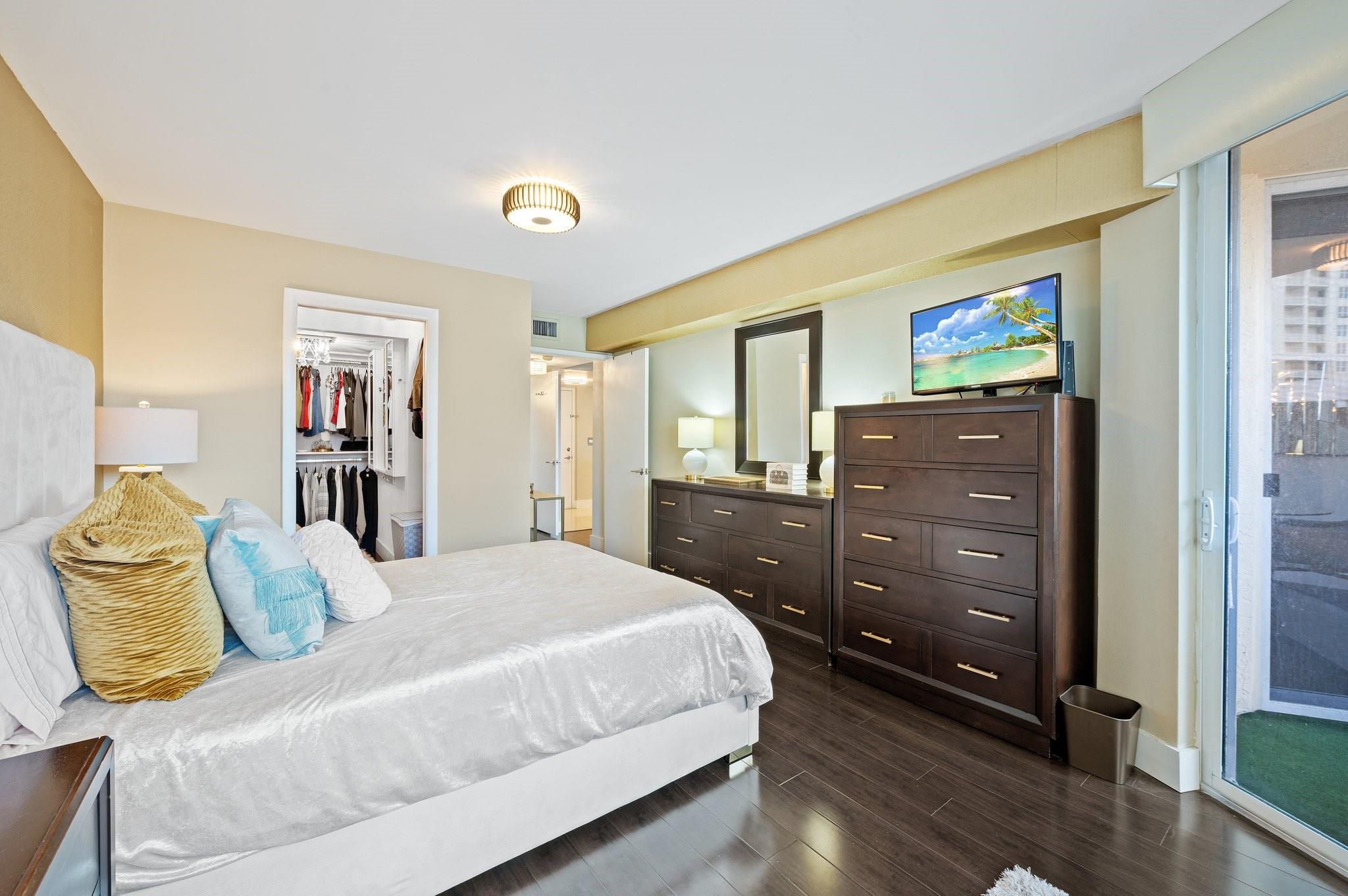 LAS OLAS BY THE RIVER - Residential