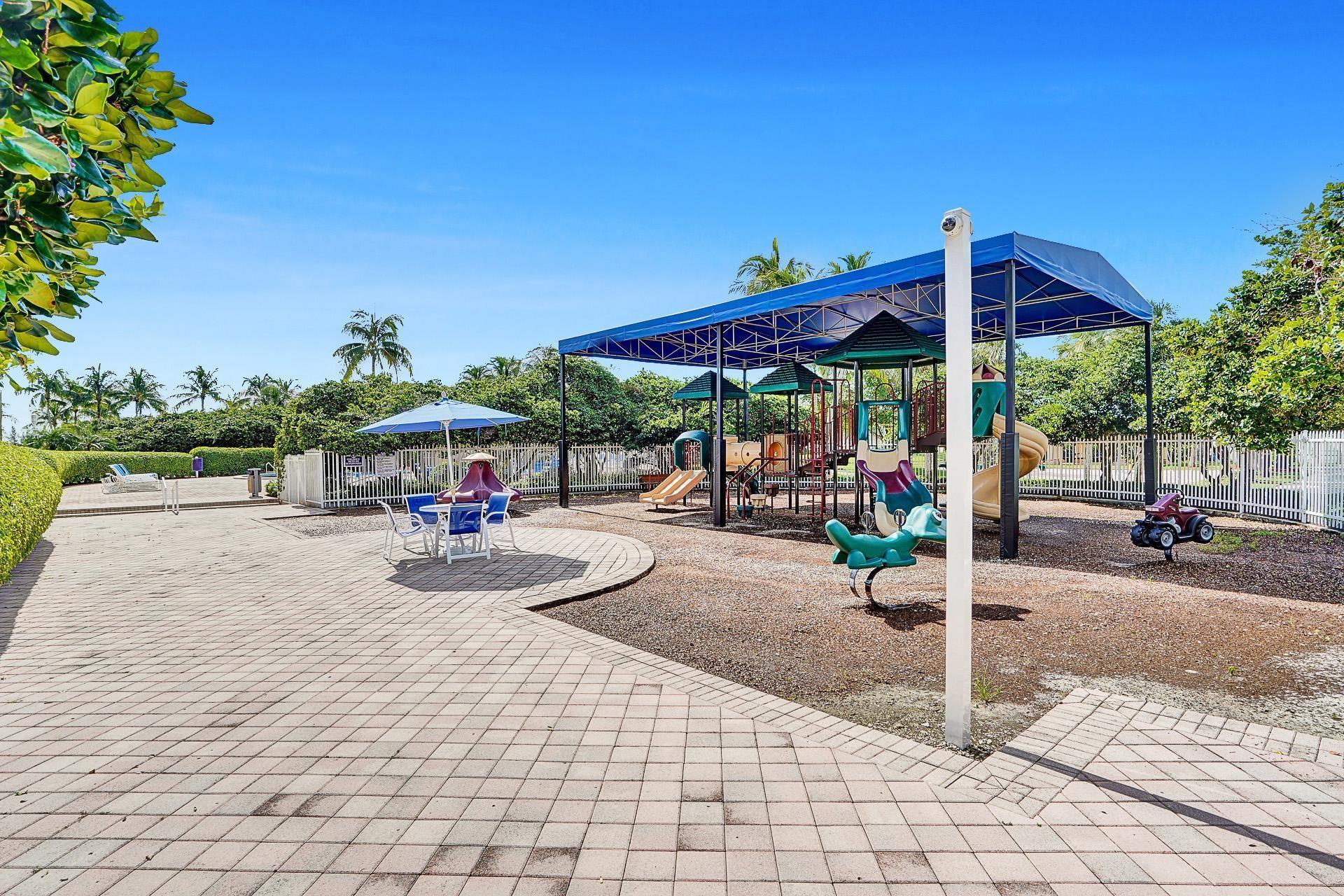 PEMBROKE ISLES - Residential