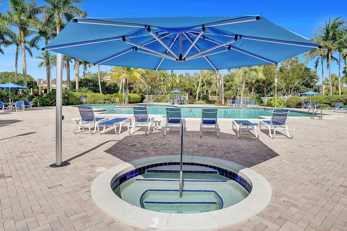 PEMBROKE ISLES - Residential