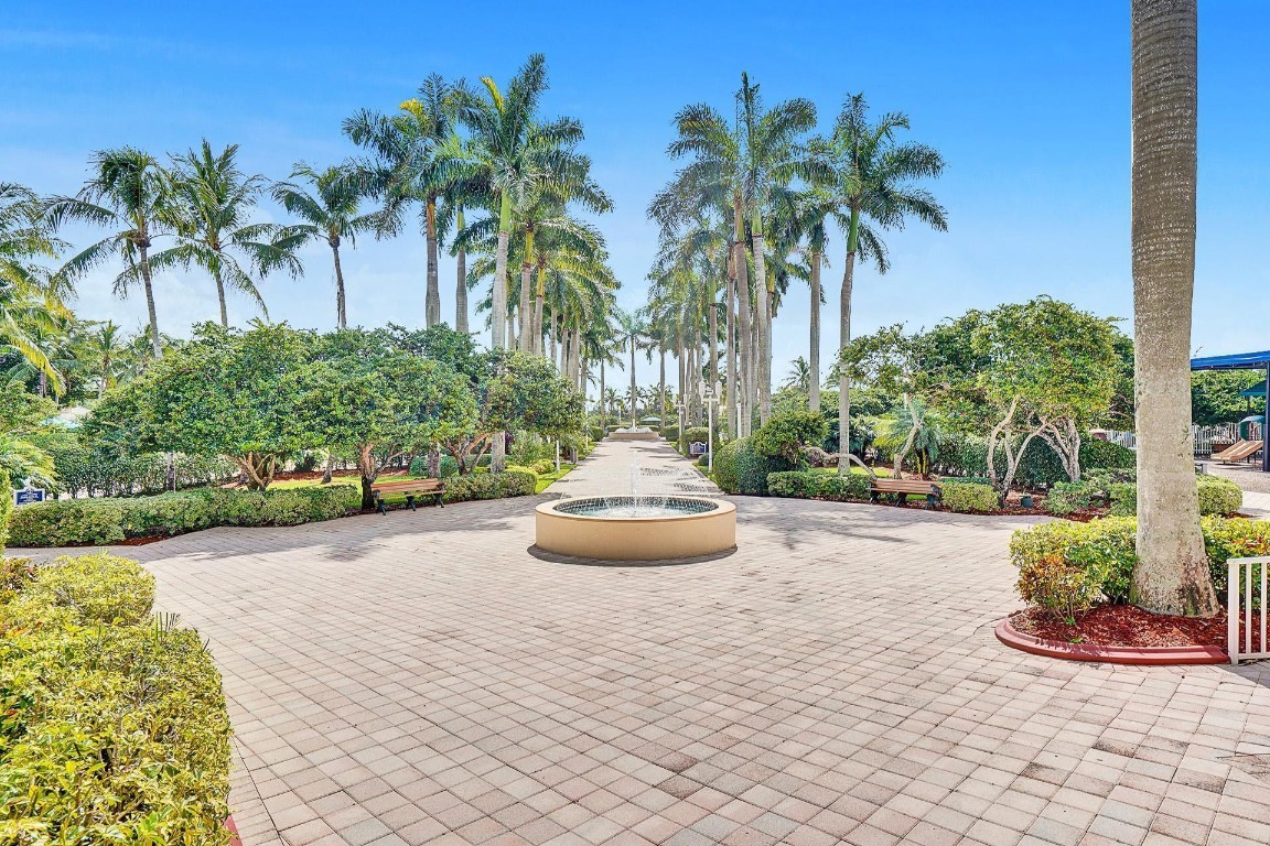 PEMBROKE ISLES - Residential