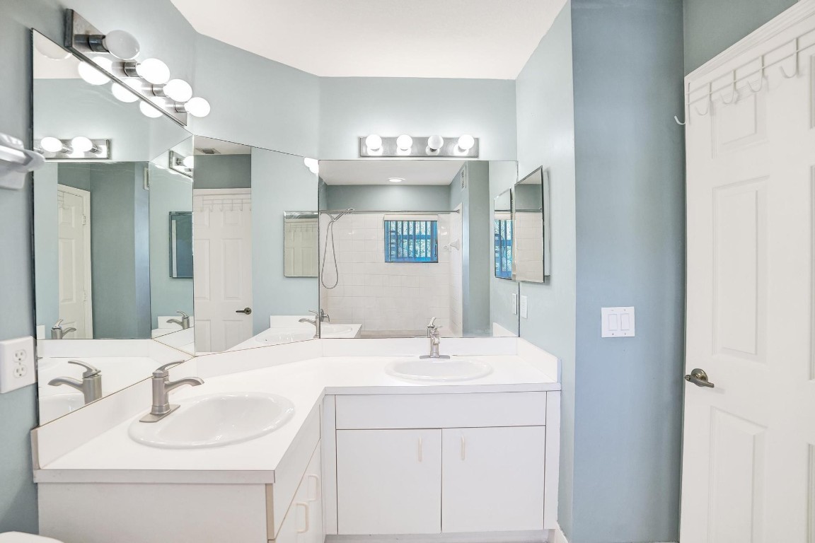 PEMBROKE ISLES - Residential