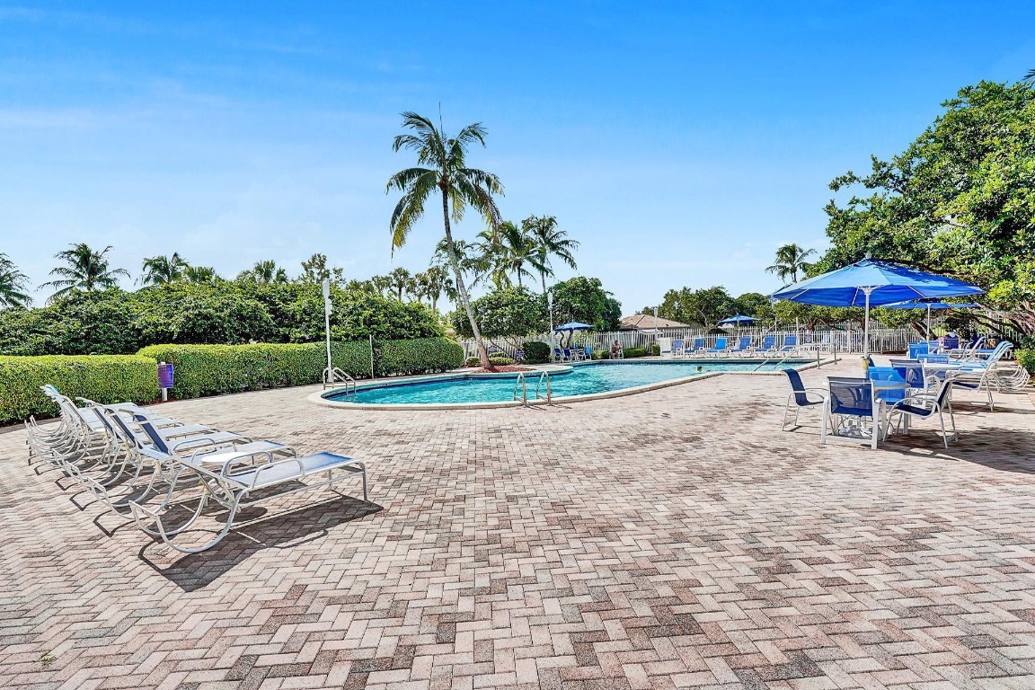 PEMBROKE ISLES - Residential