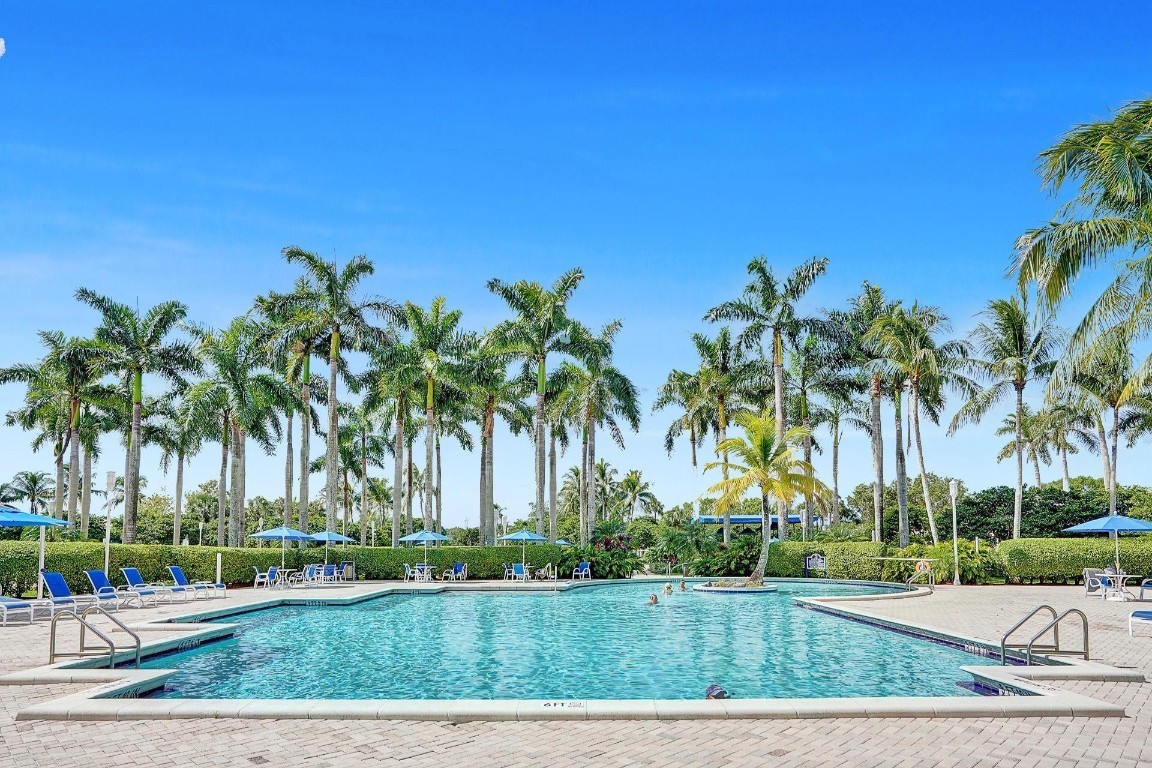 PEMBROKE ISLES - Residential