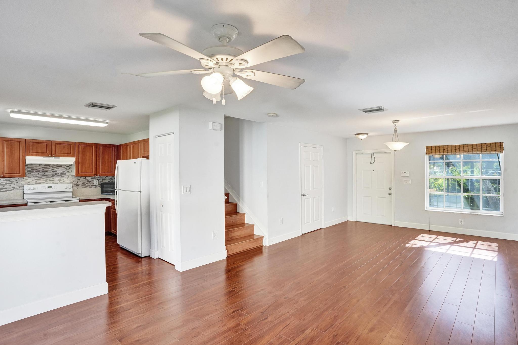 PEMBROKE ISLES - Residential