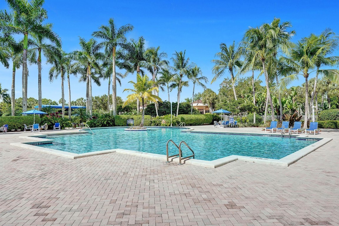 PEMBROKE ISLES - Residential