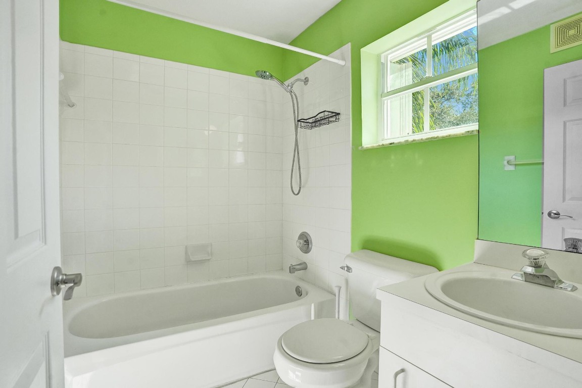 PEMBROKE ISLES - Residential