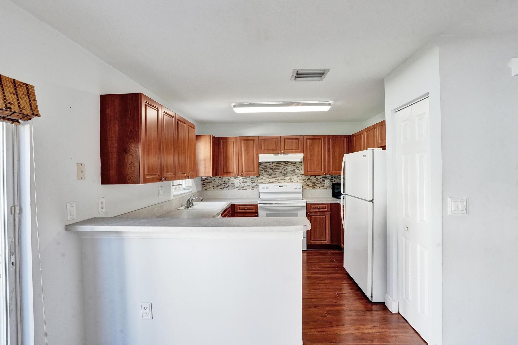 PEMBROKE ISLES - Residential