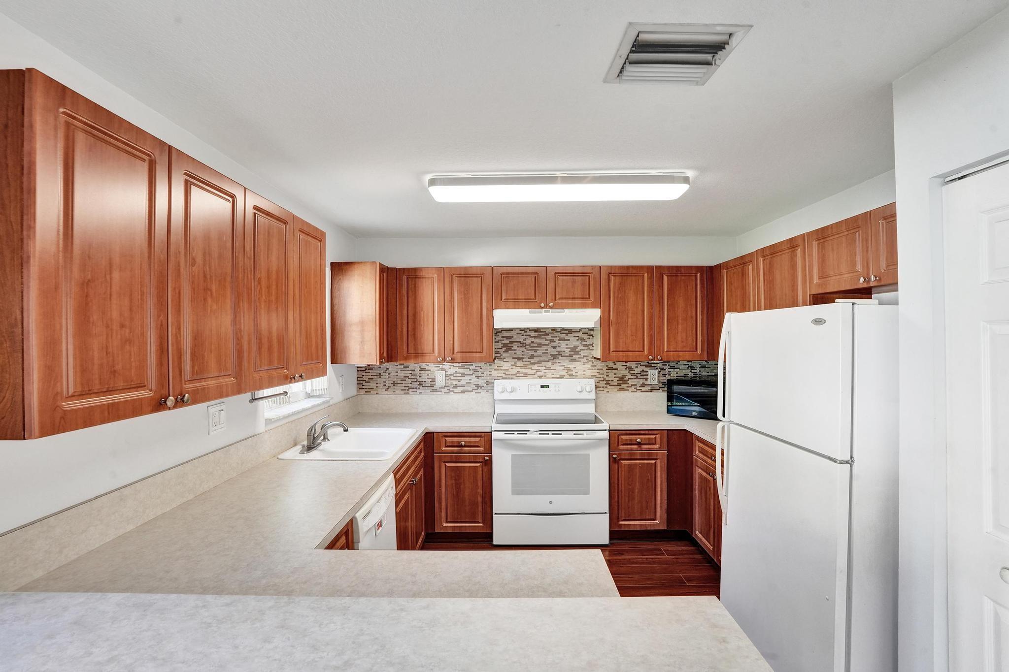 PEMBROKE ISLES - Residential