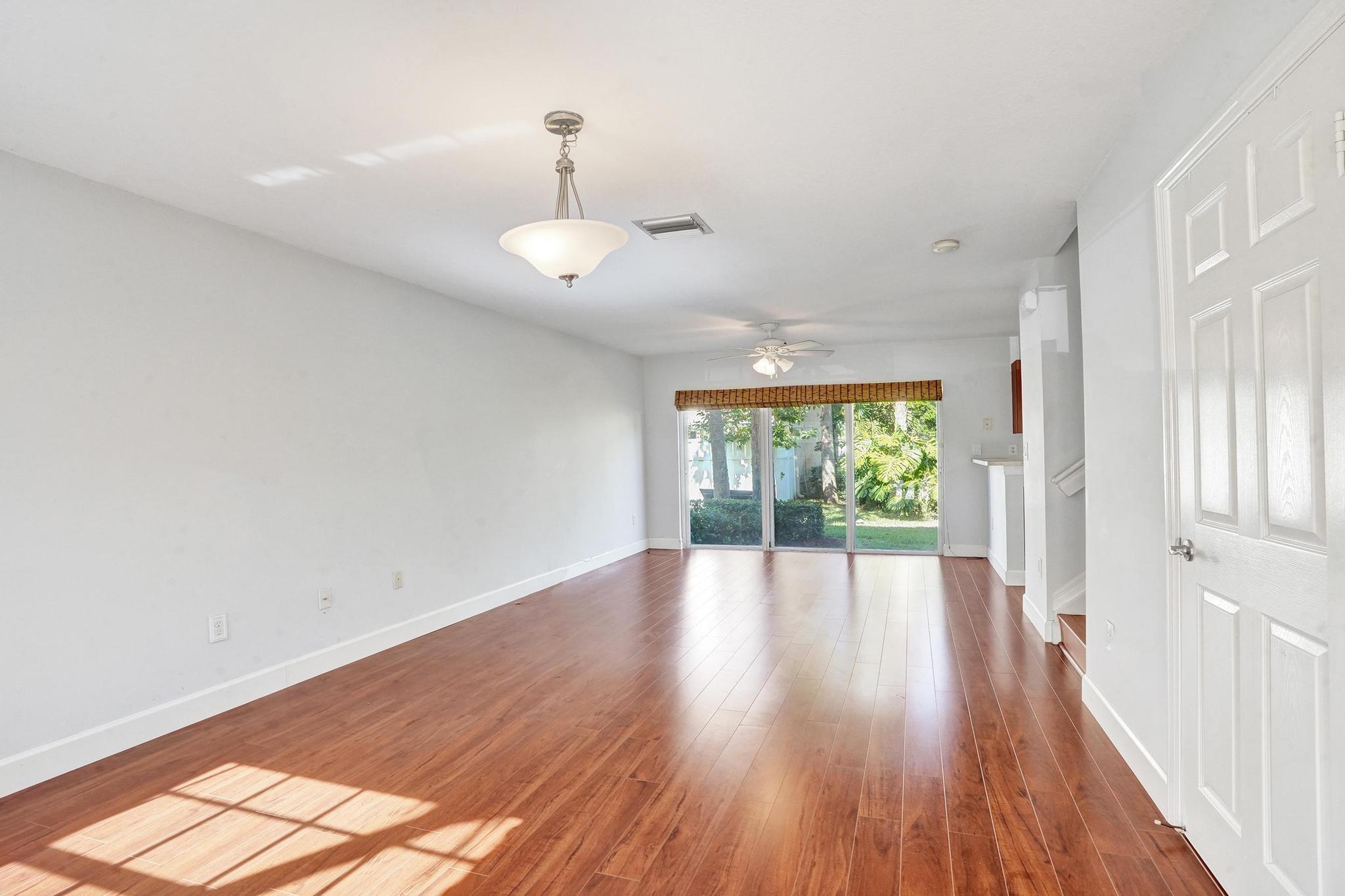 PEMBROKE ISLES - Residential