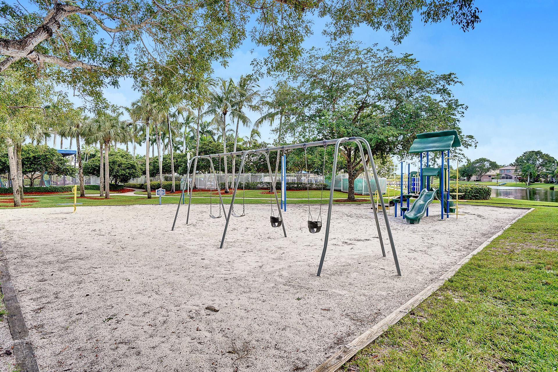 PEMBROKE ISLES - Residential