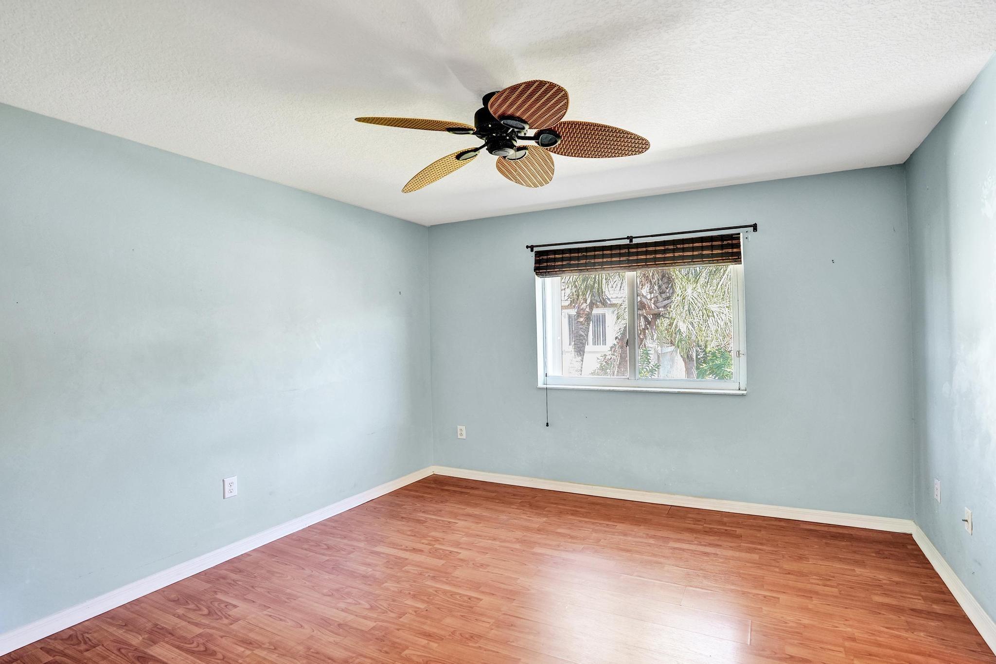 PEMBROKE ISLES - Residential