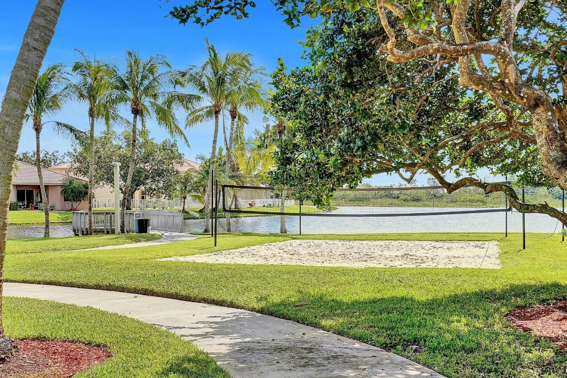 PEMBROKE ISLES - Residential