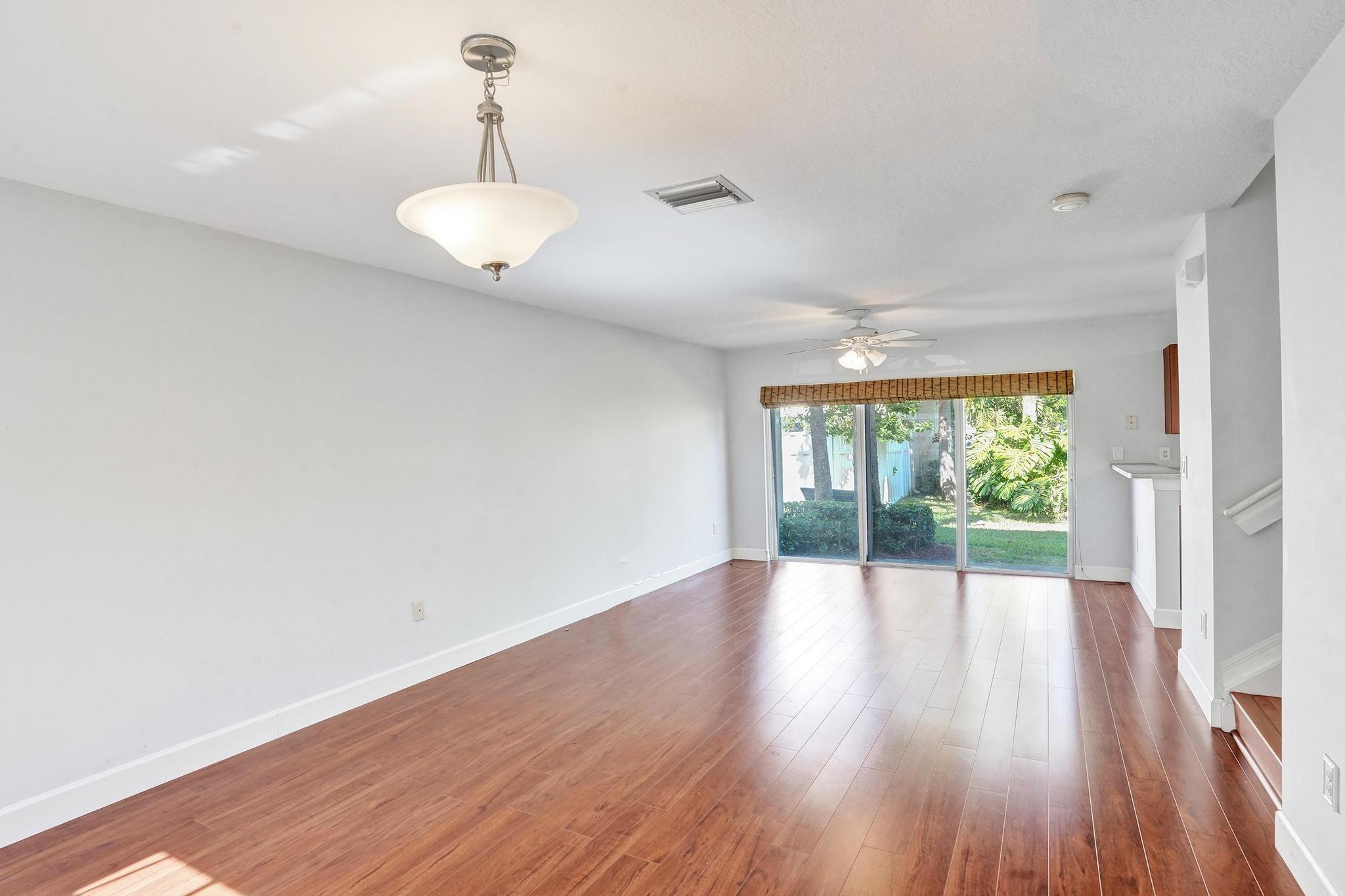 PEMBROKE ISLES - Residential