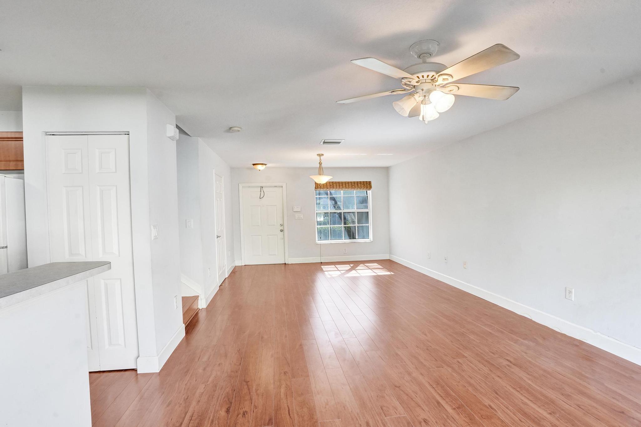 PEMBROKE ISLES - Residential