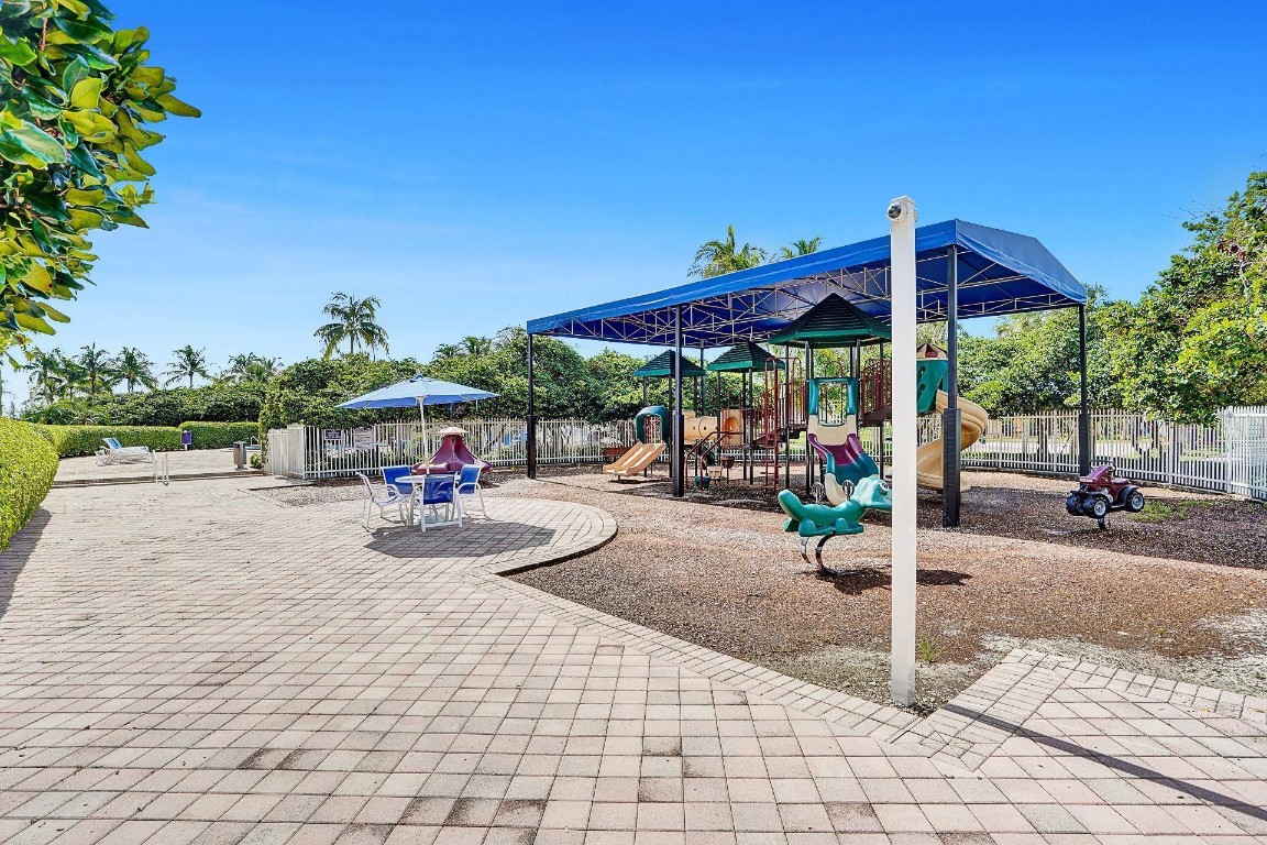 PEMBROKE ISLES - Residential