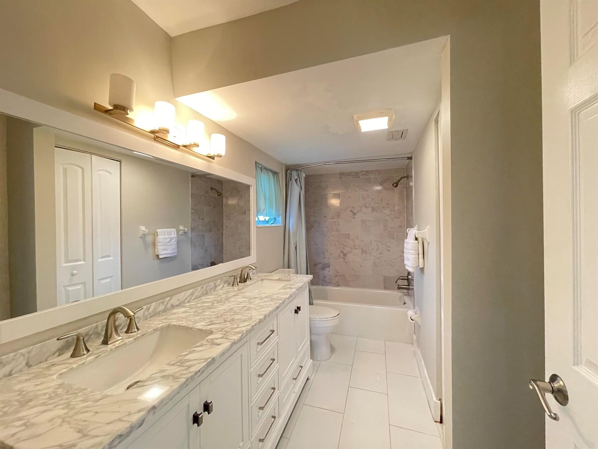 PALM GREENS AT VILLA DEL RAY CONDO II - Residential Lease