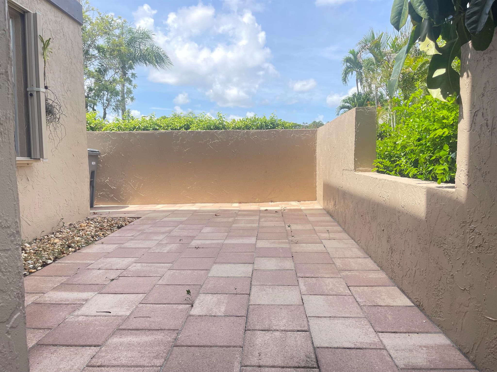 PALM GREENS AT VILLA DEL RAY CONDO II - Residential Lease