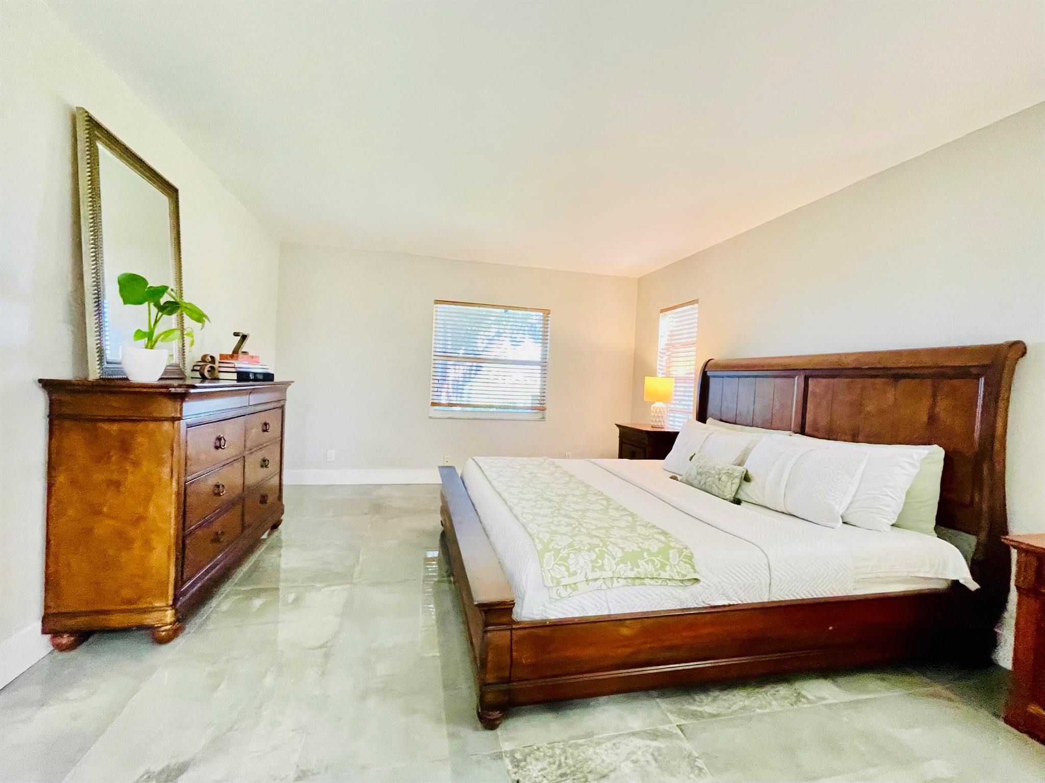 PALM GREENS AT VILLA DEL RAY CONDO II - Residential Lease