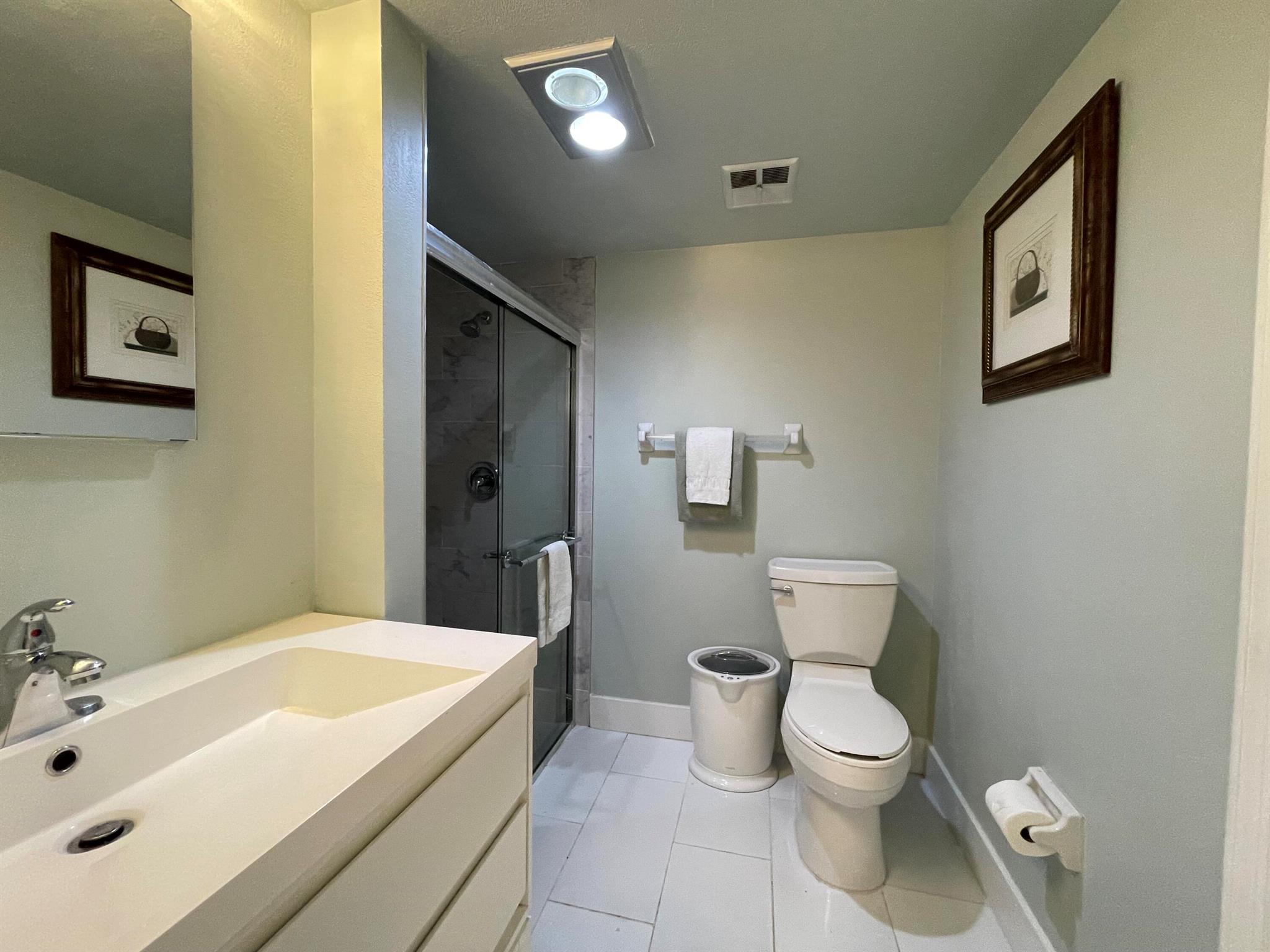 PALM GREENS AT VILLA DEL RAY CONDO II - Residential Lease