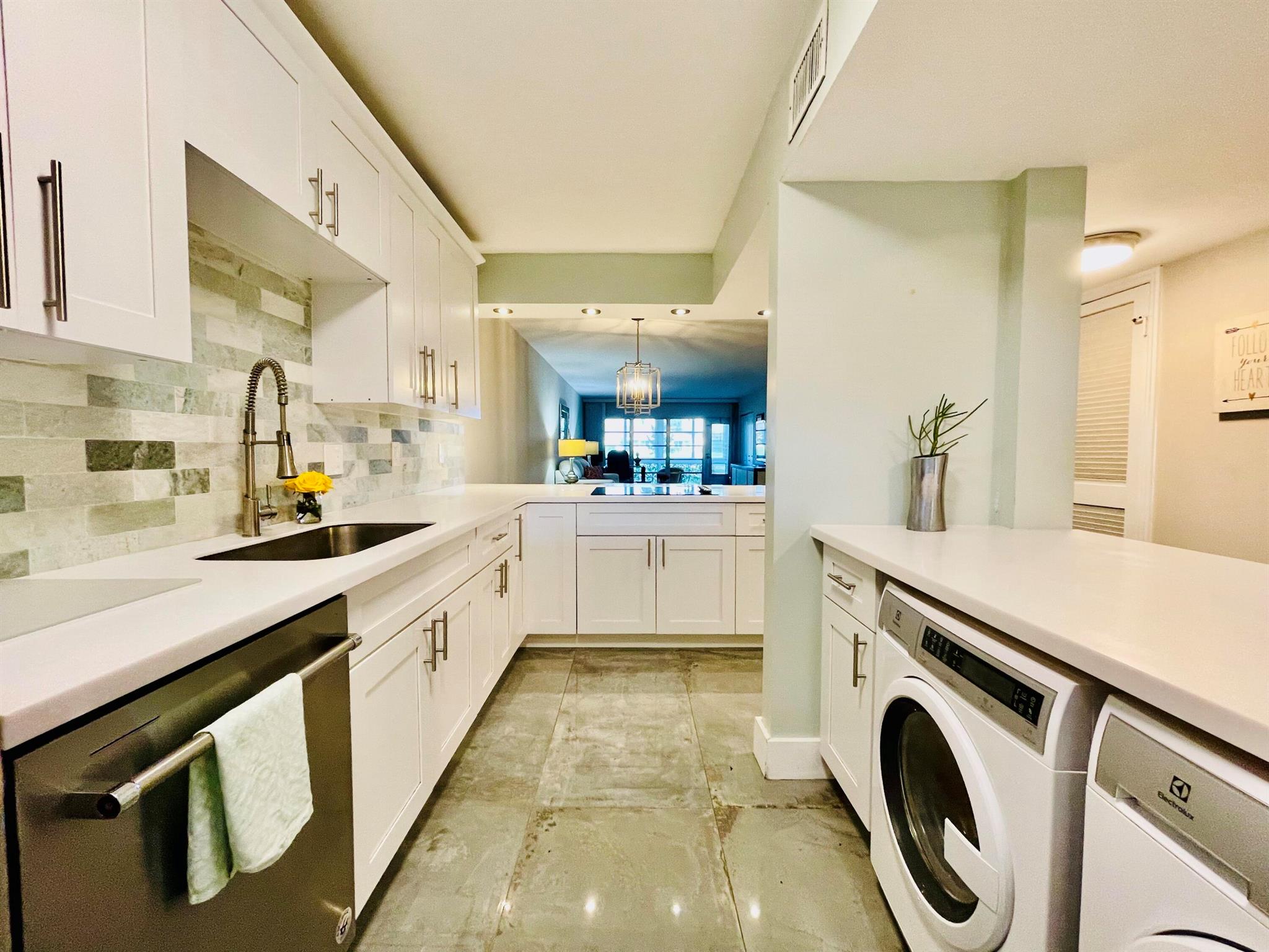 PALM GREENS AT VILLA DEL RAY CONDO II - Residential Lease